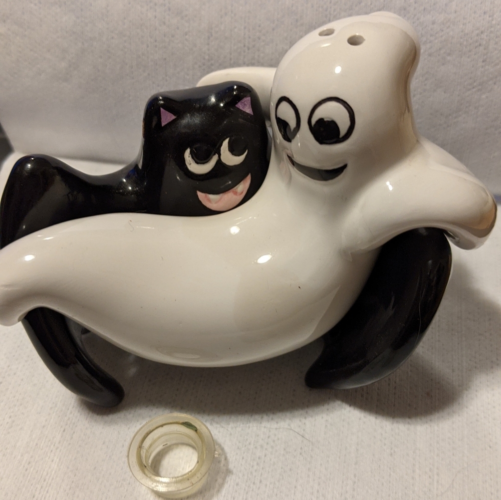 Bat and ghost salt and pepper